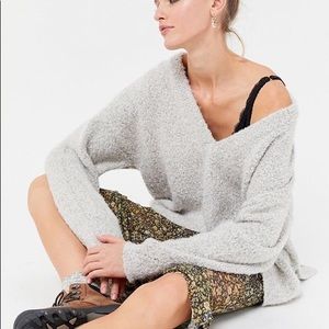 UO | Rosie Cozy V-Neck Pullover Sweater/Lt. Gray/cream color